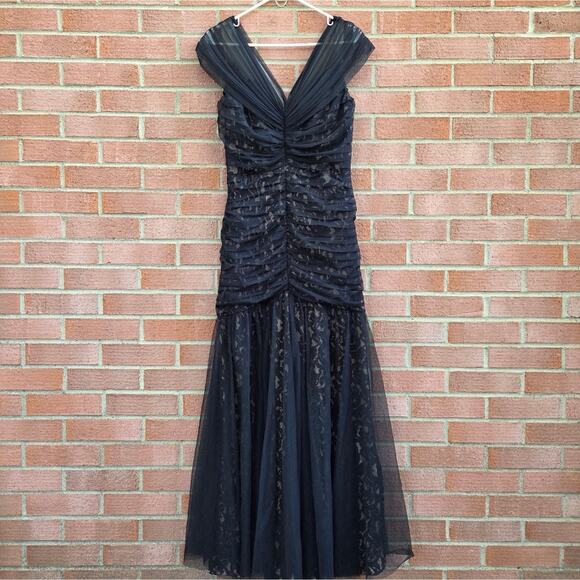 Tadashi Shoji Lace Ruched Tulle Overlay Black Nude Mermaid Dress Gown Size 10 - Picture 3 of 6